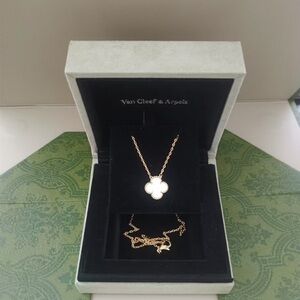Van Cleef & Arpels 18k gold white necklace